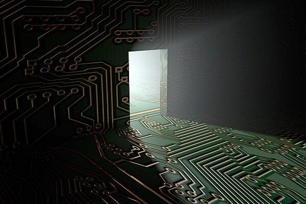 Hacking Urządzeń Mobilnych: Luki w zabezpieczeniach smartfonów i tabletów – jak je wykorzystać i jak się chronić?