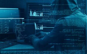 Luki Bezpieczeństwa w Windows 11: Jak Atakujący Wykorzystują Słabe Punkty Systemu