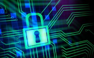 Luki w Mechanizmach Bezpieczeństwa Sprzętowego (TPM 2.0, Secure Boot, VBS): Kto i jak może je ominąć?