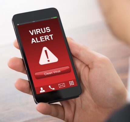 Malware na Urządzenia Mobilne: Specyfika trojanów i złośliwego oprogramowania atakującego smartfony i tablety