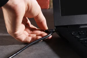 Optymalizacja zużycia baterii w laptopach z Windows 11: Maksymalizuj czas pracy