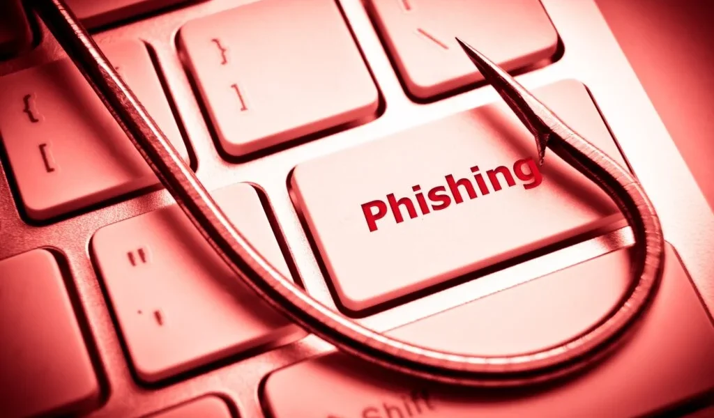 Phishing w 2025: Nowe techniki oszustów i jak się przed nimi bronić