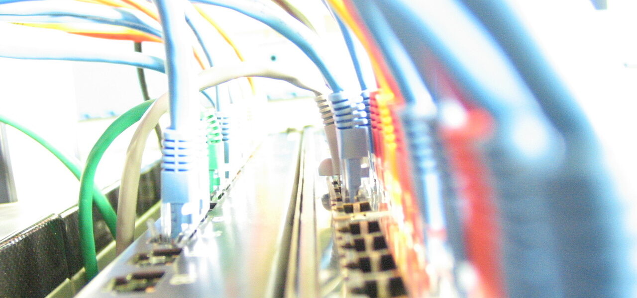 Rozwiązania WAN dla małych i średnich firm: Od MPLS do internetu światłowodowego