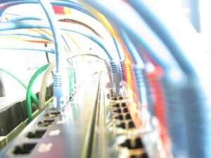 Rozwiązania WAN dla małych i średnich firm: Od MPLS do internetu światłowodowego