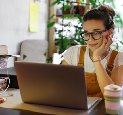 Sztuczna inteligencja w pakiecie Office: Jak Copilot i inne AI zmieniają pracę biurową