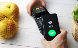 Wektory ataku przez NFC i Bluetooth w Androidzie