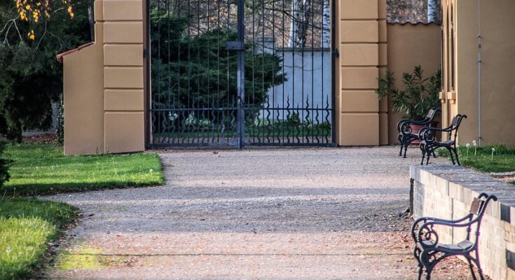 Jak wybrać odpowiedni system automatyki do bramy dla firmy?