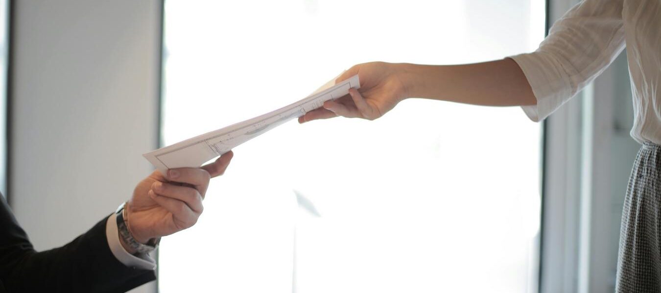 Pozew przeciwko bankowi za kredyt frankowy – czy to się opłaca? Analiza krok po kroku.