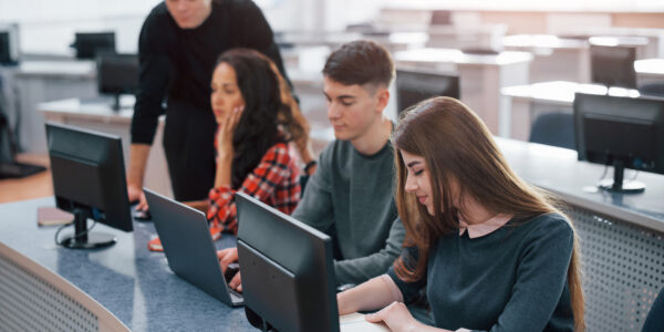 Jak skutecznie wdrożyć sztuczną inteligencję w codziennych zadaniach?