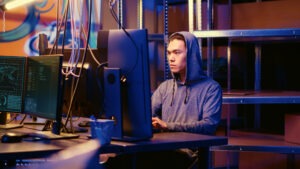 Anonimowość online: mit czy rzeczywistość? Nowe spojrzenie na trudności w identyfikacji