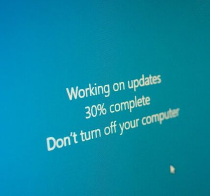 Automatyczne aktualizacje w Windows 12: Jak zarządzać nimi, by nie psuły systemu