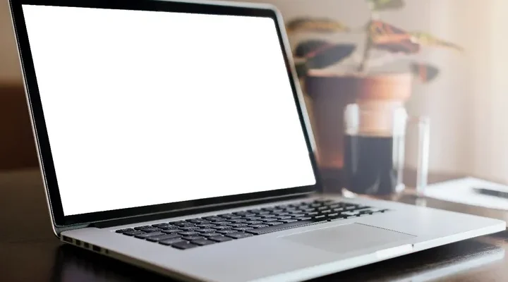 Dlaczego mój ekran w Windows 11 migocze lub gaśnie? Diagnostyka i naprawa problemów z wyświetlaniem