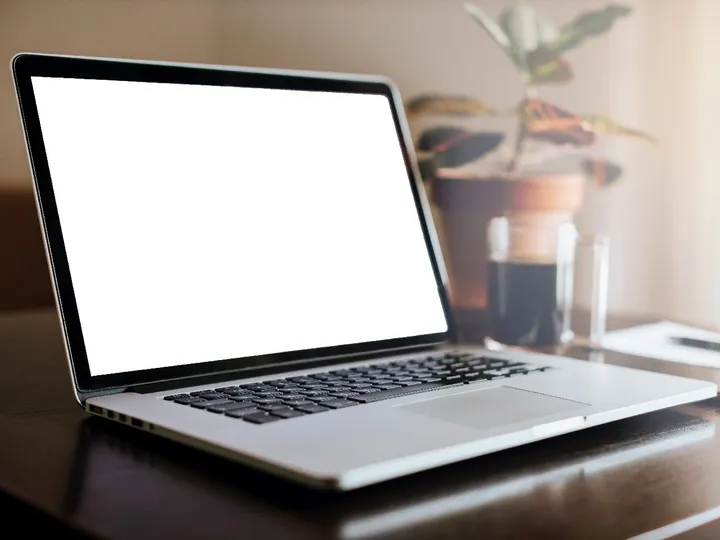 Dlaczego mój ekran w Windows 11 migocze lub gaśnie? Diagnostyka i naprawa problemów z wyświetlaniem