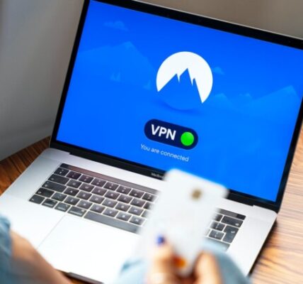Porównanie Tor a VPN: Kiedy wybrać Tor, a kiedy wirtualną sieć prywatną?