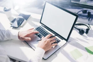 Przegrzewanie się laptopa z Windows 11: Przyczyny, skutki i metody chłodzenia