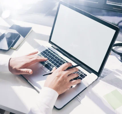 Przegrzewanie się laptopa z Windows 11: Przyczyny, skutki i metody chłodzenia