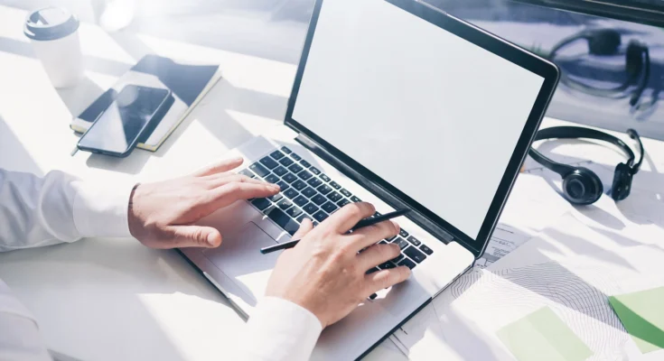 Przegrzewanie się laptopa z Windows 11: Przyczyny, skutki i metody chłodzenia