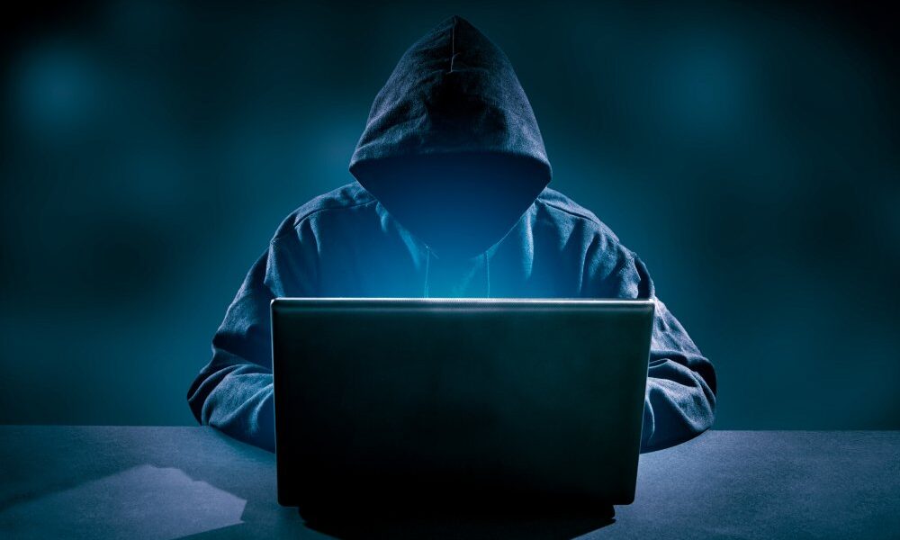 Ransomware a kryptowaluty: Jak hakerzy wymuszają okup i jak się bronić