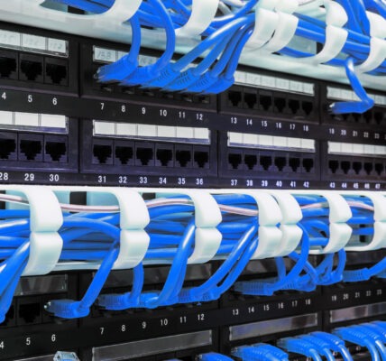 Routing, problemy i diagnostyka: Kompletny przewodnik dla użytkowników i administratorów sieci