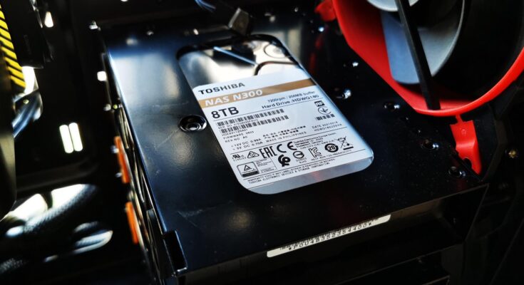 Windows Storage Spaces w Windows 12: Łączenie dysków w jeden logiczny wolumin