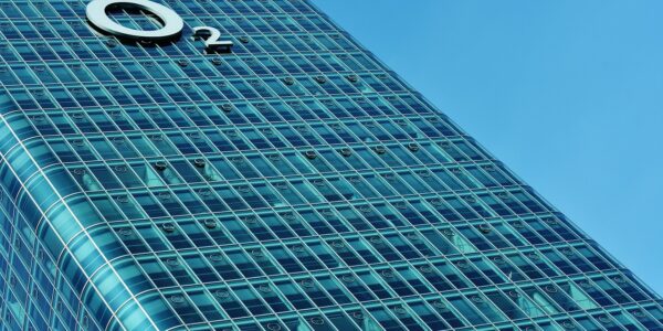 Umiejętności praktyczne 2025: 6 certyfikatów, które błyskawicznie podnoszą pensję