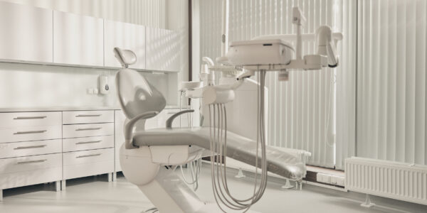 Invisalign Warszawa – Nowoczesna ortodoncja bez kompromisów