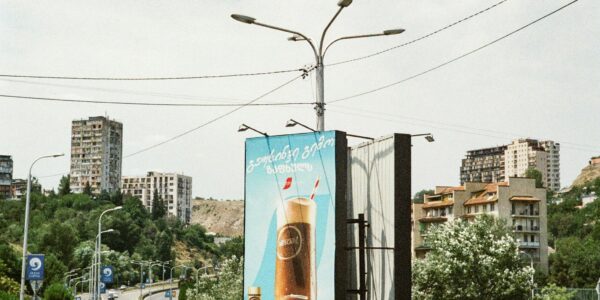 Planowanie pylonu reklamowego: na co zwrócić uwagę przed zamówieniem?