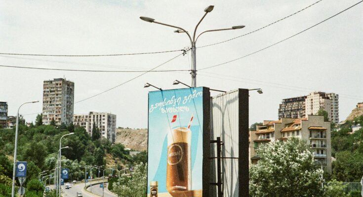 Planowanie pylonu reklamowego: na co zwrócić uwagę przed zamówieniem?