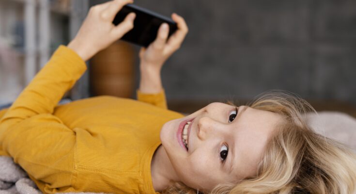 5 najlepszych funkcji, które powinien mieć telefon dla dziecka.