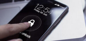 Jak zabezpieczyć telefon z Androidem? Kompletny poradnik dla początkujących użytkowników