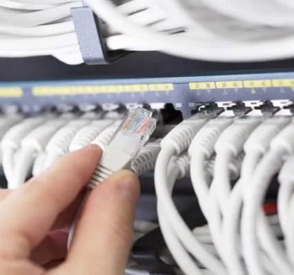 Krok po kroku: VLAN + NAT na MikroTik – kompletna konfiguracja z praktycznymi przykładami