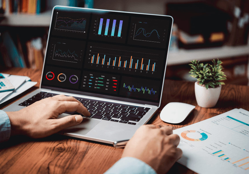 Mierzenie Efektywności i Budowanie Relacji: KPI i CRM w Nowoczesnym Marketingu