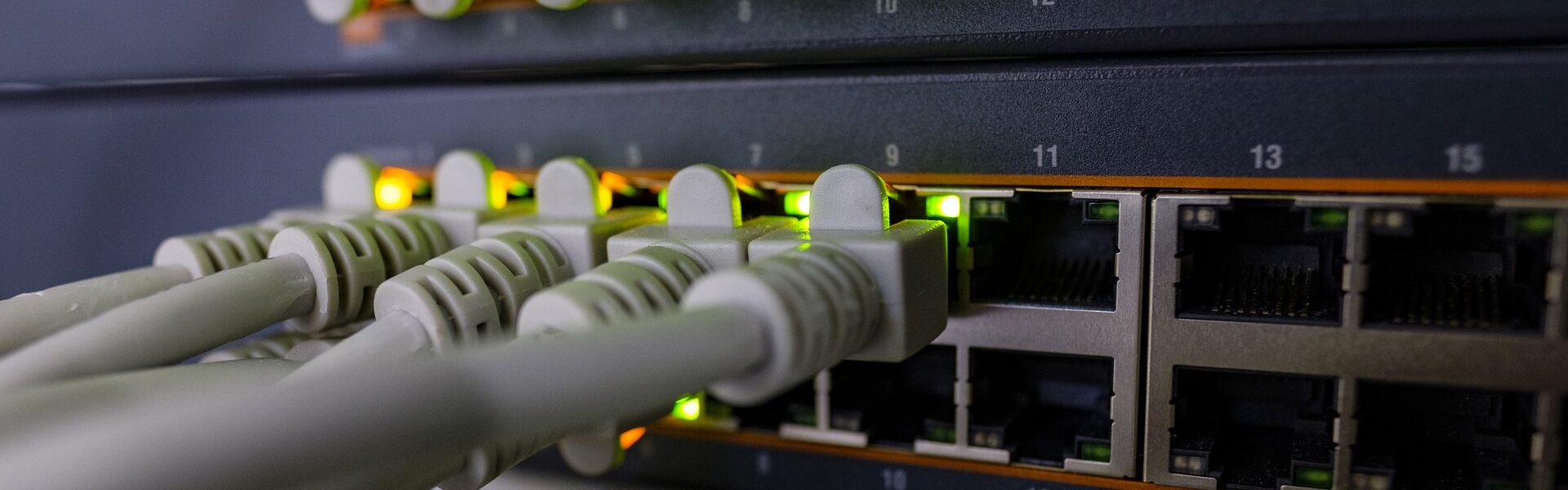 Najczęstsze błędy w konfiguracji VLAN i NAT – jak ich unikać i poprawnie projektować sieci?