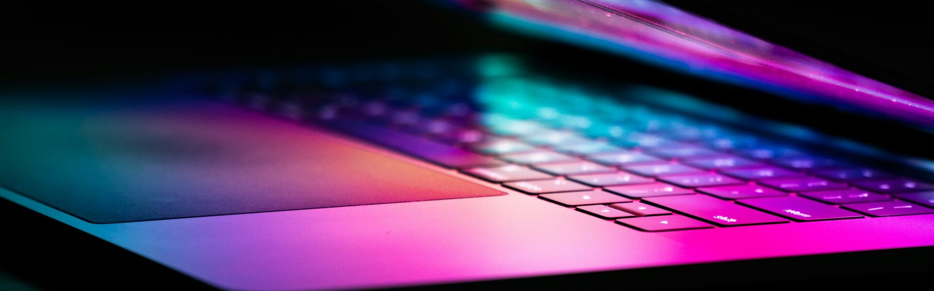 Najlepsze laptopy OLED z systemem Windows 11 — przegląd modeli na 2025