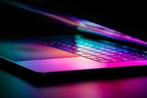 Najlepsze laptopy OLED z systemem Windows 11 — przegląd modeli na 2025