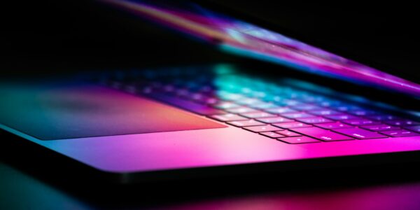 Najlepsze laptopy OLED z systemem Windows 11 — przegląd modeli na 2025