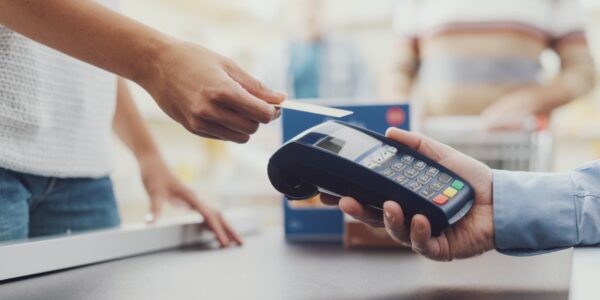 Zakupy w Internecie: Rewolucja Konsumencka i Korzyści z Opcji „Kup Teraz – Zapłać Później”