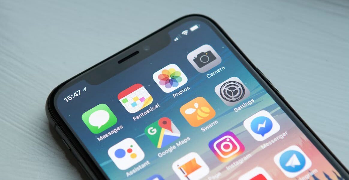 Złośliwe aplikacje podszywające się pod latarki i VPN-y