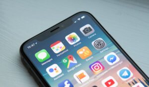 Złośliwe aplikacje podszywające się pod latarki i VPN-y