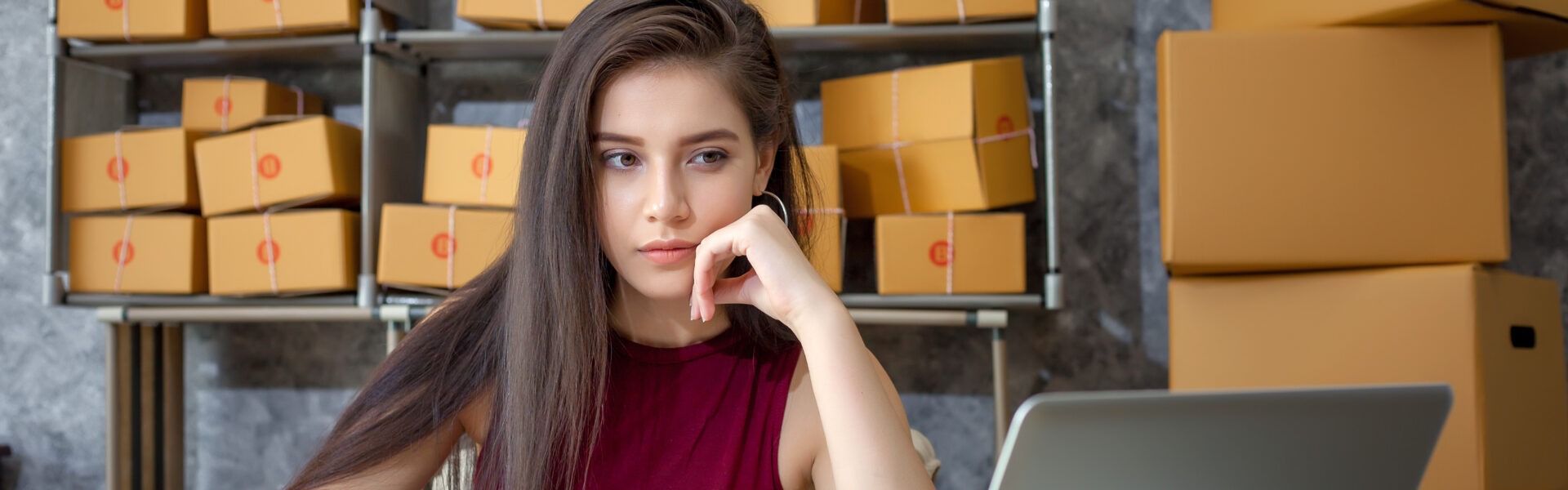 Zatowarowanie e-commerce i marketplace. Dlaczego dobra hurtownia jest tak cenna?