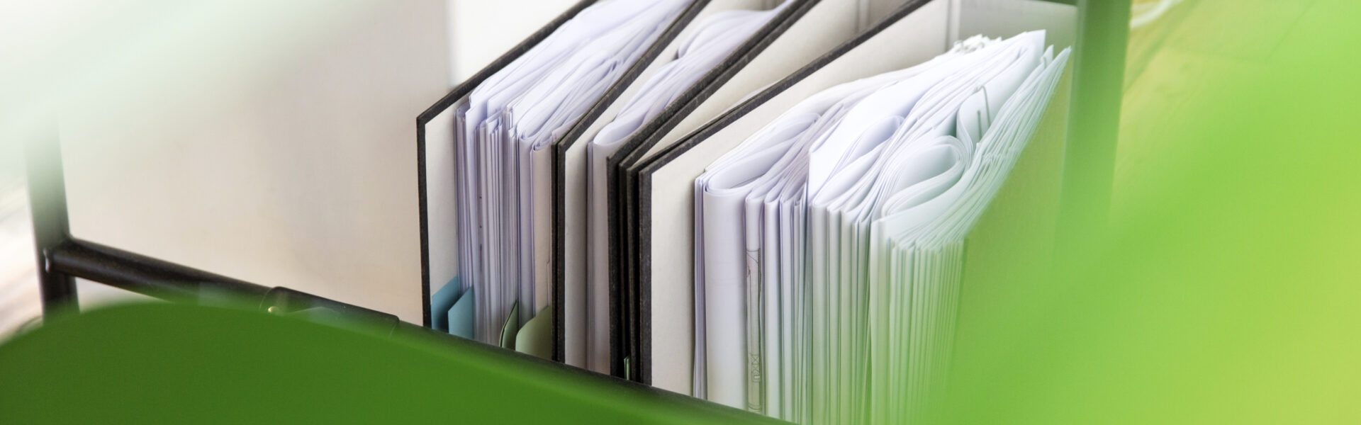 5 powodów, dla których warto zlecić przechowywanie dokumentów profesjonalnej firmie