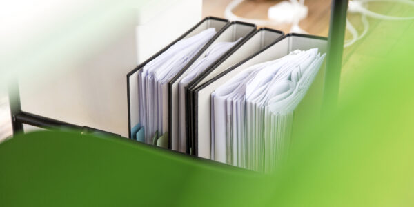 5 powodów, dla których warto zlecić przechowywanie dokumentów profesjonalnej firmie