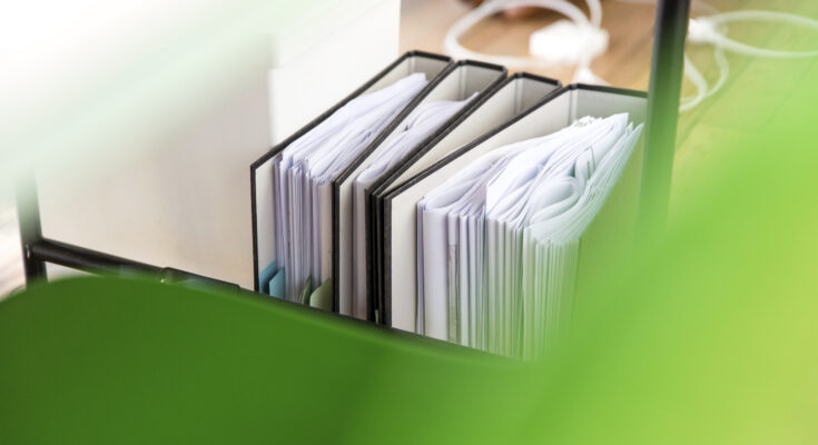 5 powodów, dla których warto zlecić przechowywanie dokumentów profesjonalnej firmie