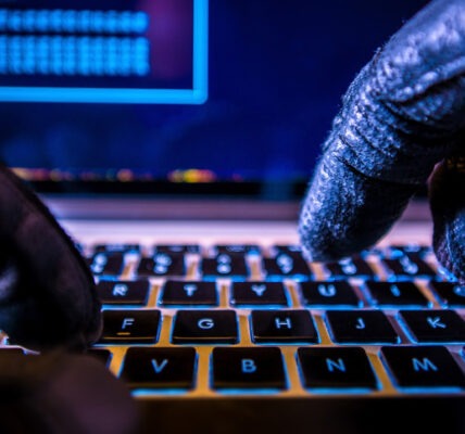 Ataki CSRF – czym są i jak się przed nimi chronić