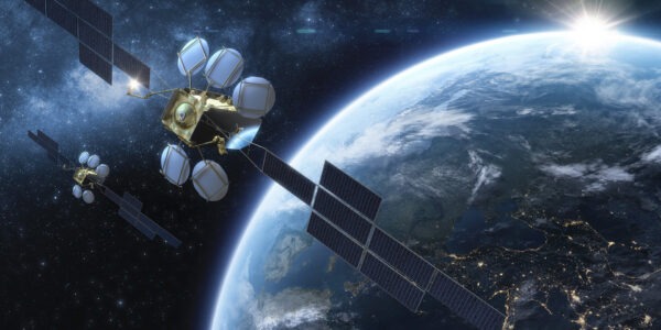 Ataki na satelity i infrastrukturę kosmiczną – nowa era cyberzagrożeń