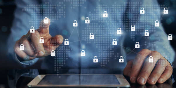 Cyberataki na systemy SCADA i ICS – zagrożenia dla przemysłu w 2025 roku