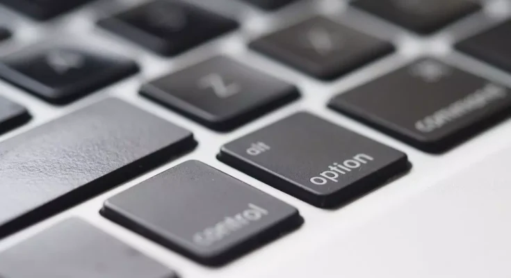 Jak wyłączyć wewnętrzną klawiaturę laptopa w systemie Windows 11: kompletny przewodnik