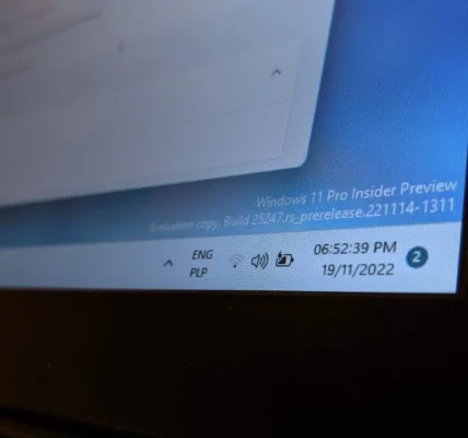 Jak wyświetlać sekundy na zegarze systemu Windows 11 – różne sposoby