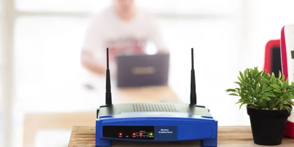Jak zabezpieczyć router domowy przed atakami – praktyczny poradnik