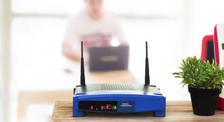 Jak zabezpieczyć router domowy przed atakami – praktyczny poradnik